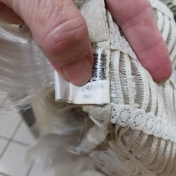 New, synthetic wig - Picture 7 of 7